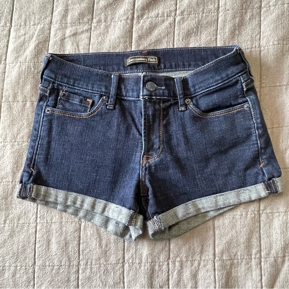 Abercrombie and Fitch Mid Rise Dark Wash Short size 24​​​​​​​